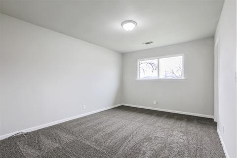 900 E Cinnamon Dr, Lemoore, CA 93245 photo 12