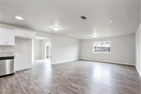 900 E Cinnamon Dr, Lemoore, CA 93245 photo 8