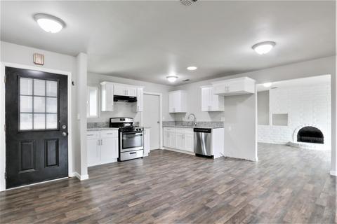 900 E Cinnamon Dr, Lemoore, CA 93245 photo 3