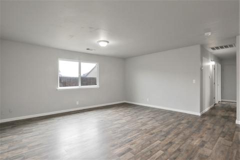 900 E Cinnamon Dr, Lemoore, CA 93245 photo 7