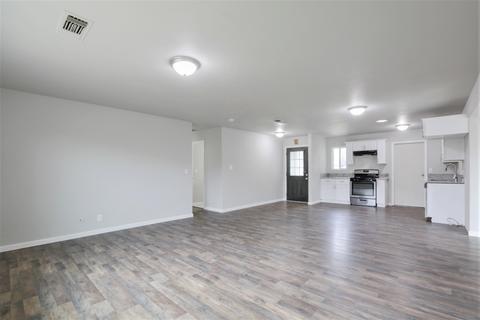900 E Cinnamon Dr, Lemoore, CA 93245 photo 9