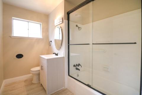 229 E Chavez Ave, Visalia, CA 93291 photo 17