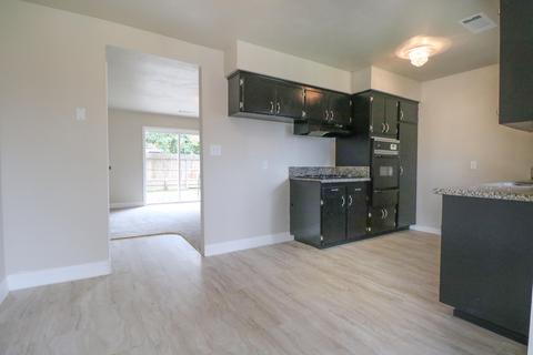 229 E Chavez Ave, Visalia, CA 93291 photo 9