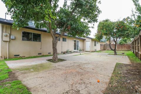 229 E Chavez Ave, Visalia, CA 93291 photo 32