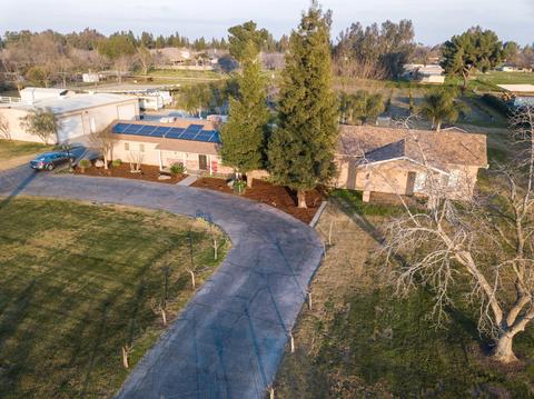 320 Morrison St, Tulare, CA 93274 photo 1