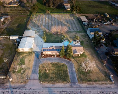 320 Morrison St, Tulare, CA 93274 photo 2