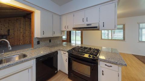 625 E Cambridge Ave, Visalia, CA 93292 photo 2