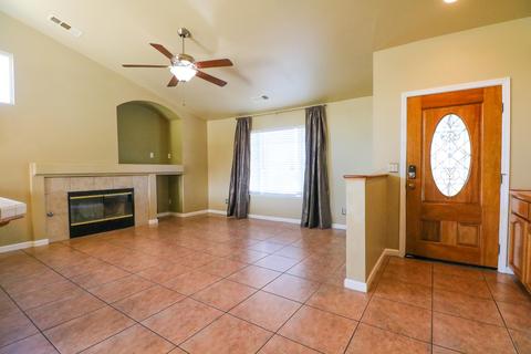 3305 E Roosevelt Ave, Visalia, CA 93292 photo 3