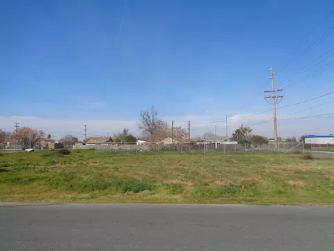 580 E Walnut Ave, Tulare, CA 93274 photo 3