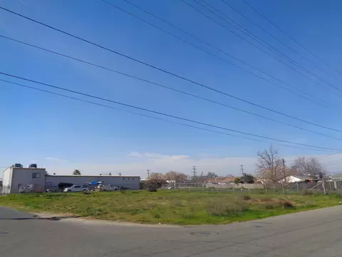 580 E Walnut Ave, Tulare, CA 93274 photo 5