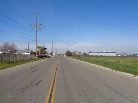 580 E Walnut Ave, Tulare, CA 93274 photo 7