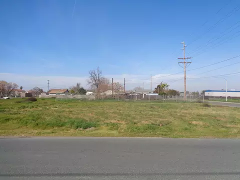 580 E Walnut Ave, Tulare, CA 93274 photo 1
