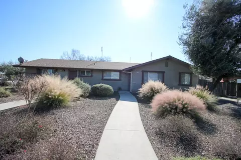 355 E Curtis Ave, Reedley, CA 93654 photo 3