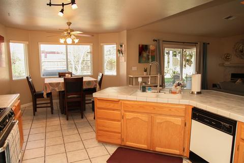 2420 E Seeger Ave, Visalia, CA 93292 photo 12