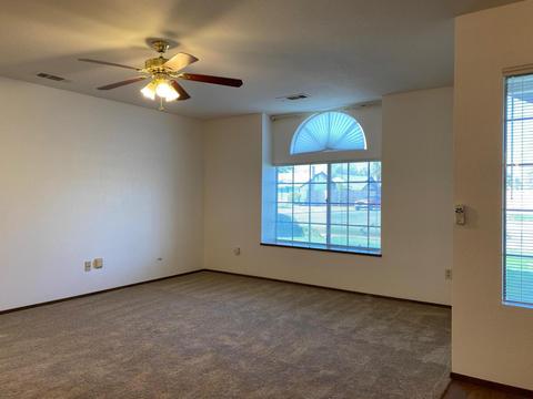 4627 W Iris Ave, Visalia, CA 93277 photo 3