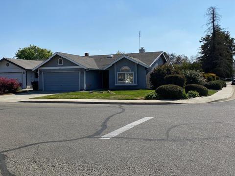 4627 W Iris Ave, Visalia, CA 93277 photo 2
