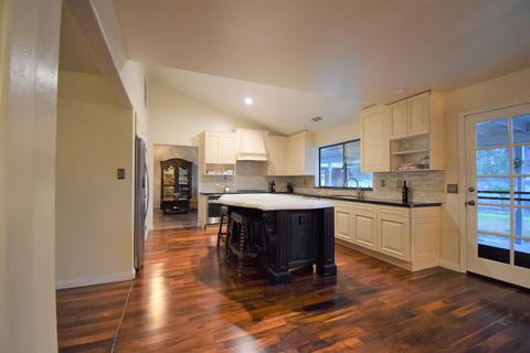 111 E Dorothea Ct, Visalia, CA 93277 photo 3