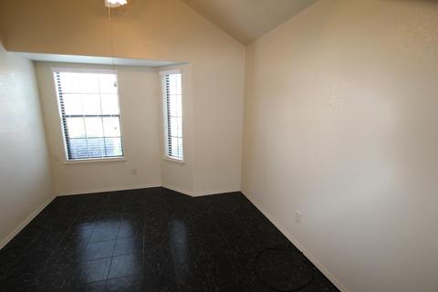 2215 E Kaweah Ct, Visalia, CA 93292 photo 16