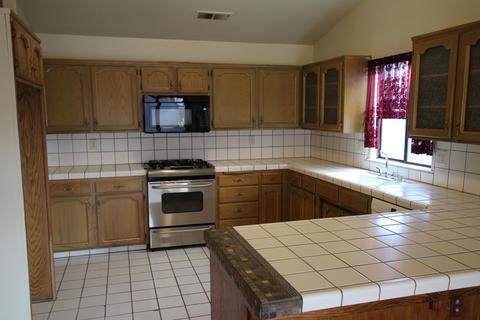 2215 E Kaweah Ct, Visalia, CA 93292 photo 2