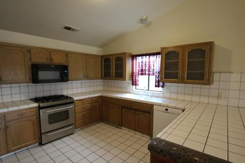 2215 E Kaweah Ct, Visalia, CA 93292 photo 3