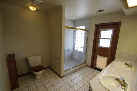 2215 E Kaweah Ct, Visalia, CA 93292 photo 12