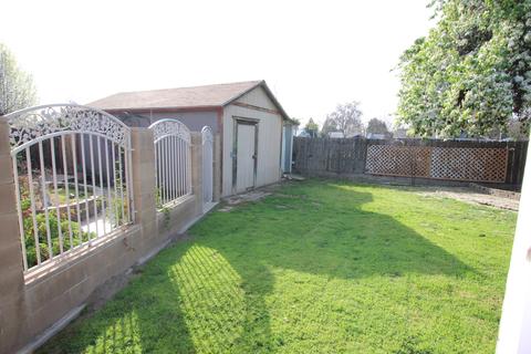 2215 E Kaweah Ct, Visalia, CA 93292 photo 21