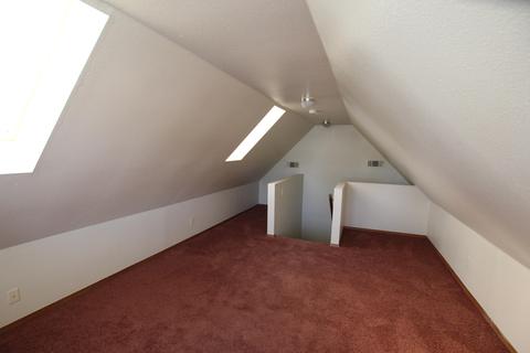 2215 E Kaweah Ct, Visalia, CA 93292 photo 9