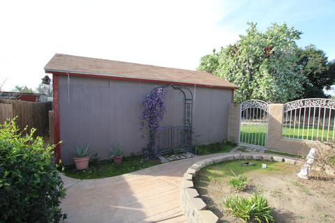 2215 E Kaweah Ct, Visalia, CA 93292 photo 19