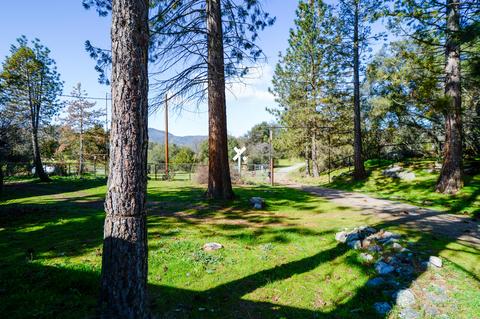 48964 Stagecoach Dr, Badger, CA 93603 photo 5