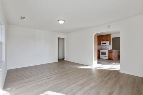 434 S Larkin St, Tulare, CA 93274 photo 6