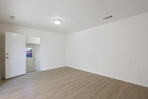 434 S Larkin St, Tulare, CA 93274 photo 12