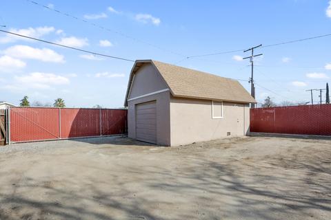 434 S Larkin St, Tulare, CA 93274 photo 25