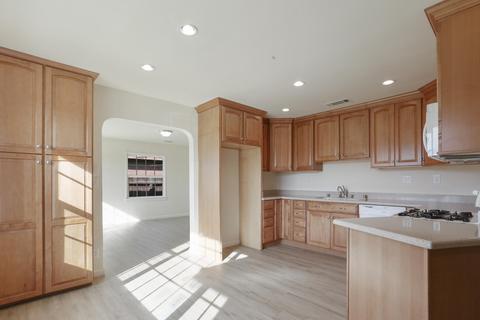 434 S Larkin St, Tulare, CA 93274 photo 9