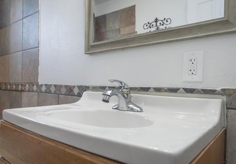 1528 E Cecil Ave, Visalia, CA 93292 photo 23