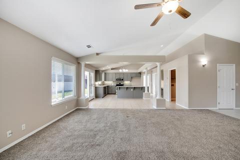 3945 E Paradise Ave, Visalia, CA 93292 photo 11