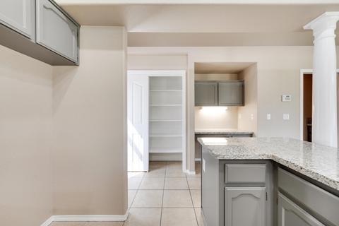 3945 E Paradise Ave, Visalia, CA 93292 photo 12
