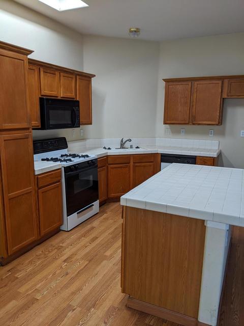 1380 Summerwind Dr, Lemoore, CA 93245 photo 5