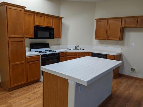 1380 Summerwind Dr, Lemoore, CA 93245 photo 8