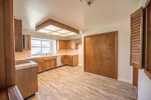 2300 E Hillcrest Ave, Visalia, CA 93292 photo 13