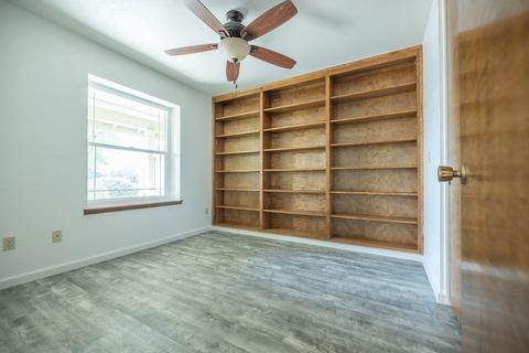 2300 E Hillcrest Ave, Visalia, CA 93292 photo 18
