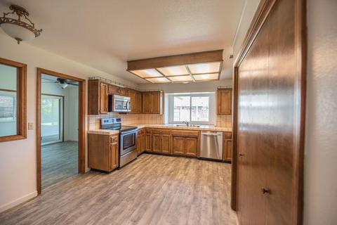 2300 E Hillcrest Ave, Visalia, CA 93292 photo 10