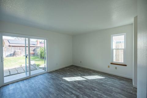 2300 E Hillcrest Ave, Visalia, CA 93292 photo 14