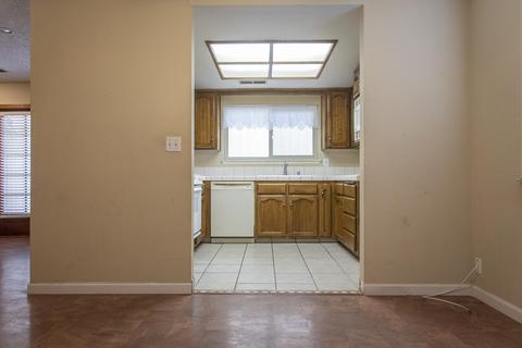 2066 E Harold Ave, Visalia, CA 93292 photo 10