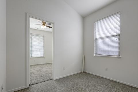 1336 E Parkview Ct, Visalia, CA 93277 photo 19