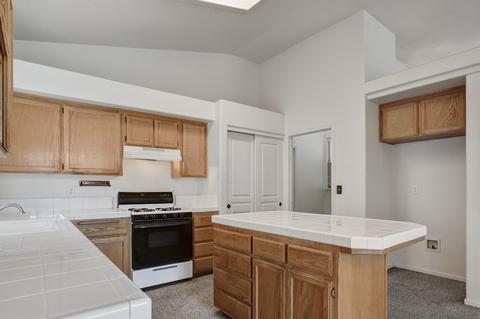1336 E Parkview Ct, Visalia, CA 93277 photo 12
