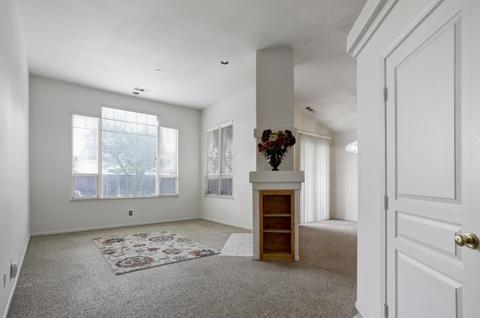 1336 E Parkview Ct, Visalia, CA 93277 photo 5