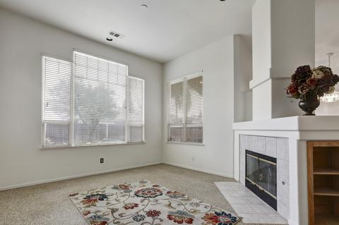1336 E Parkview Ct, Visalia, CA 93277 photo 8