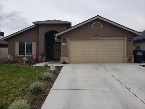 947 E Vine Ct, Visalia, CA 93292 photo 2