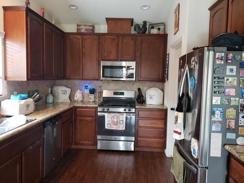 947 E Vine Ct, Visalia, CA 93292 photo 5