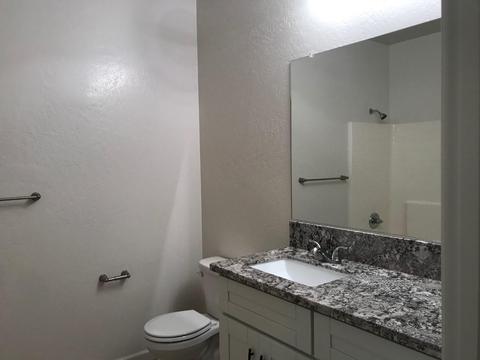 2118 E Myrtle Ct, Visalia, CA 93292 photo 13